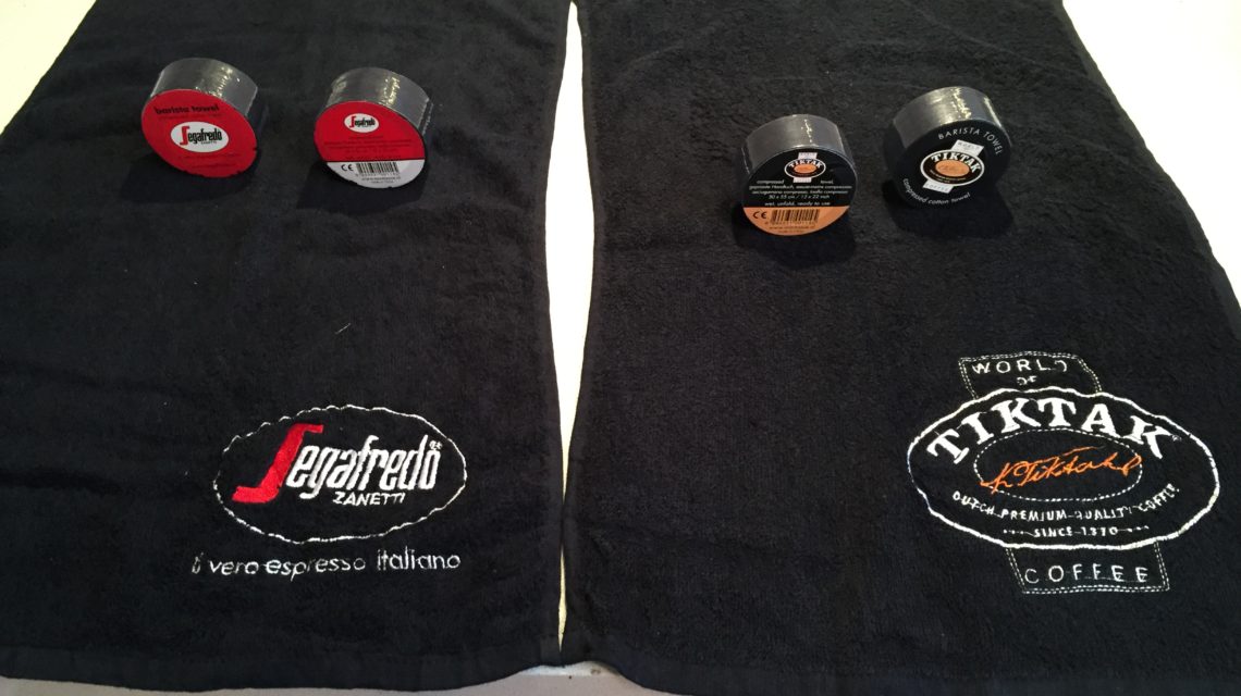 Geborduurd bedrijfslogo op handdoek